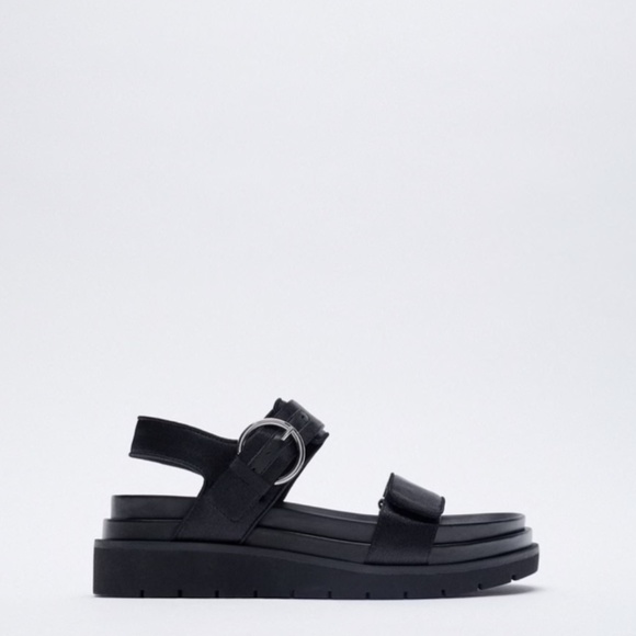 LOW HEEL PLATFORM BUCKLED SANDALS